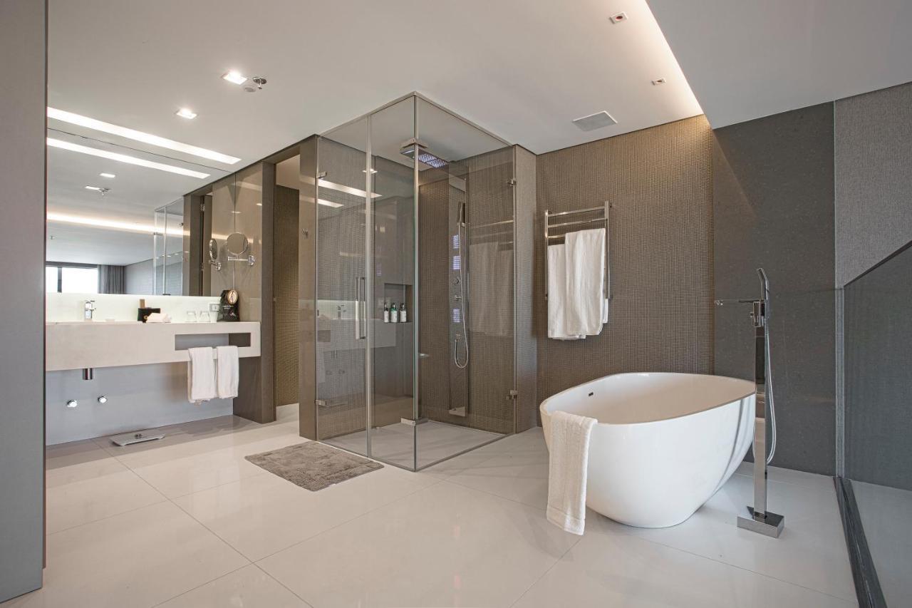 Suryaa Hotel Pinhais, Curio Collection By Hilton Esterno foto