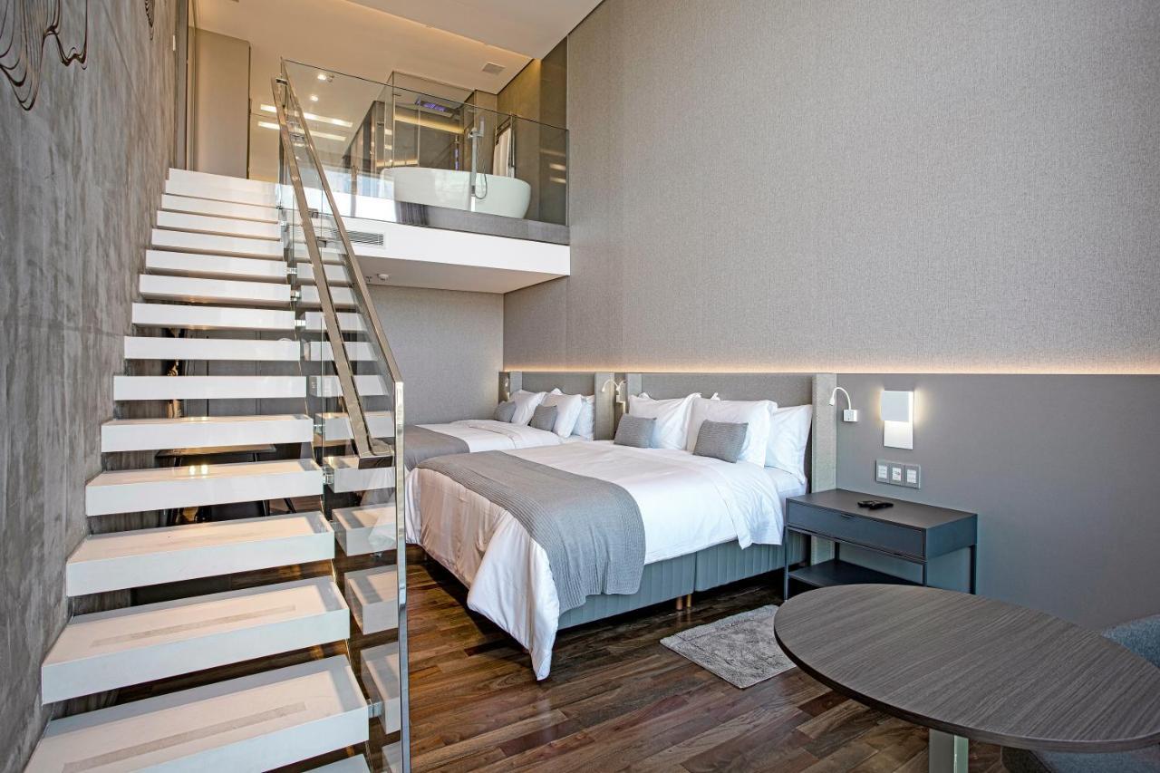 Suryaa Hotel Pinhais, Curio Collection By Hilton Esterno foto