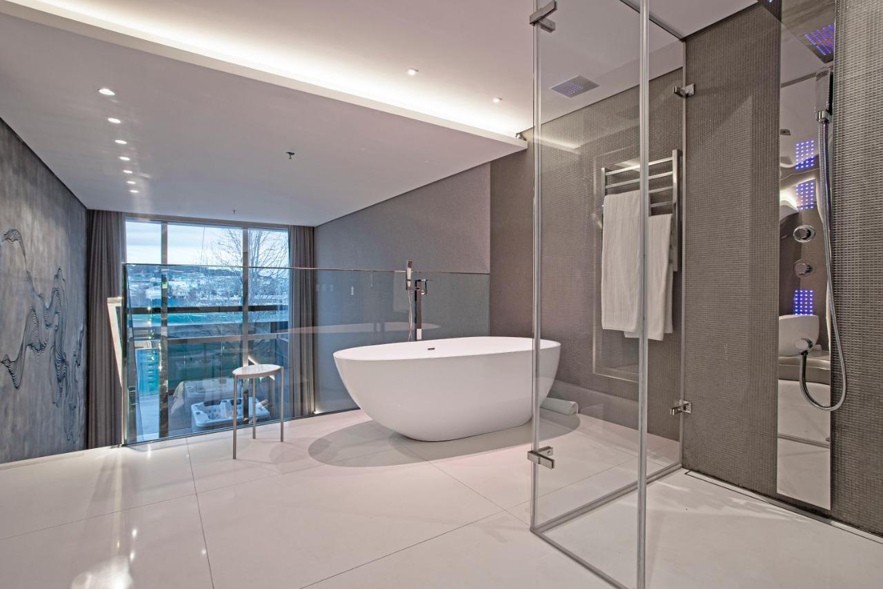 Suryaa Hotel Pinhais, Curio Collection By Hilton Esterno foto
