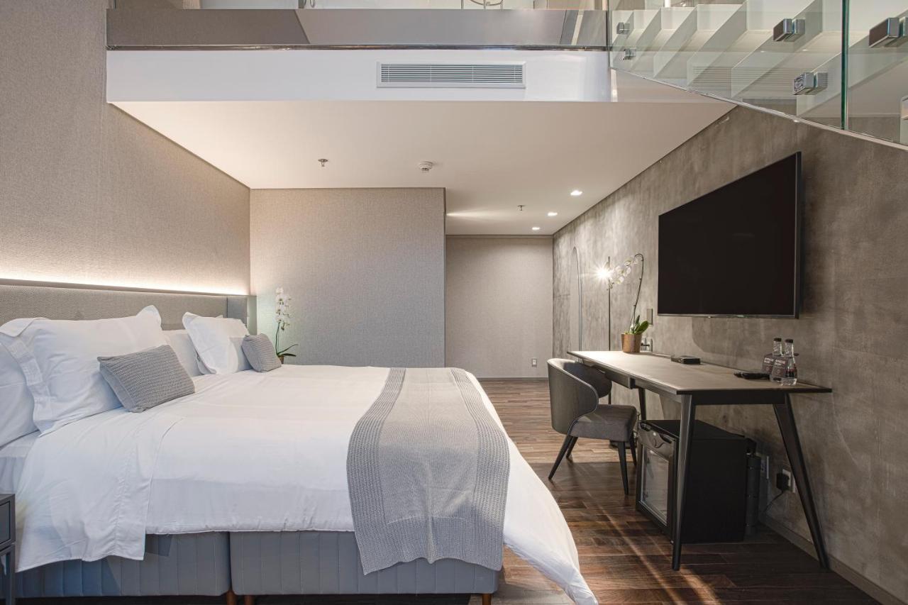 Suryaa Hotel Pinhais, Curio Collection By Hilton Esterno foto